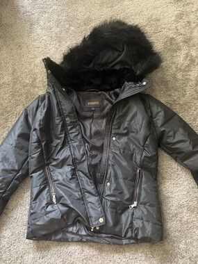 Black Puffer Jacket with Faux Fur Hood – Zip Up Winter Coat